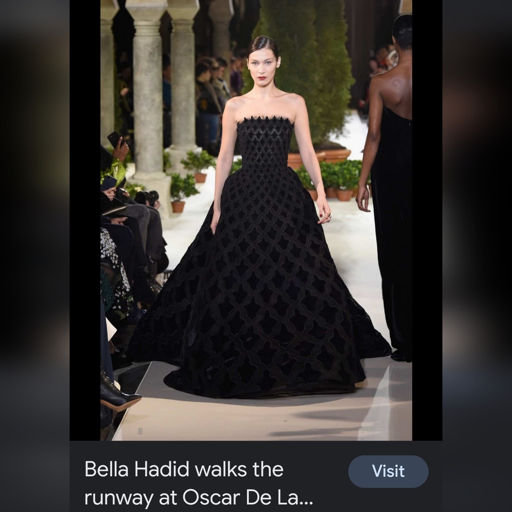 Bella Hadid in a black Oscar de la renta fall 2019 fits size 4